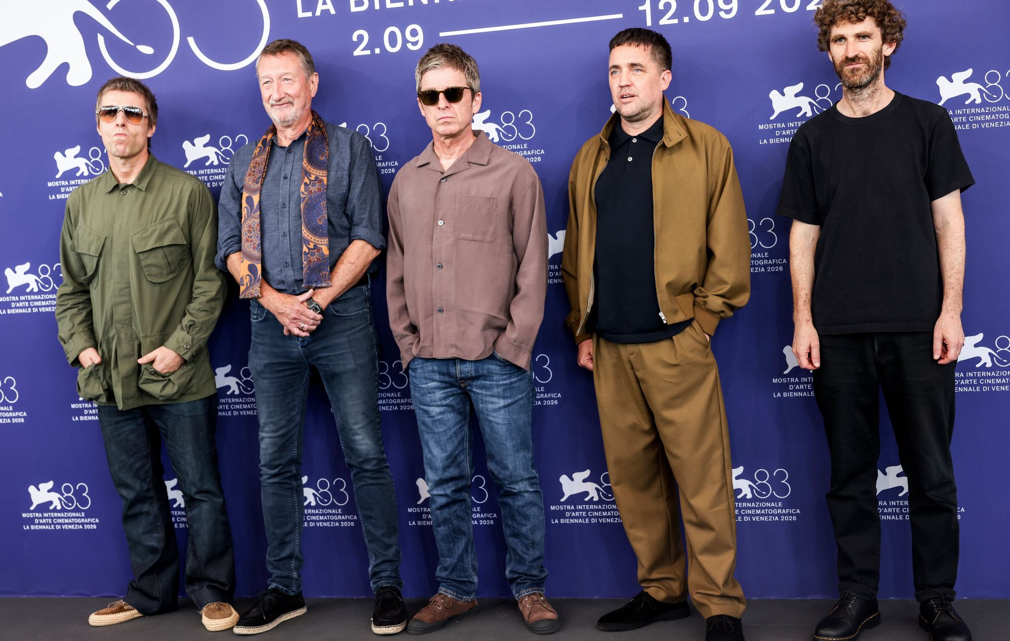 Steven Knight, Liam Gallagher, Dylan Southern, Noel Gallagher, Will Lovelace deltager i fotoopkaldet 'Oasis: Don't Look Back in Anger' ved Venedig International Film Festival 2026 (Foto af Alessandra Benedetti - Corbis/Corbis via Getty Images)