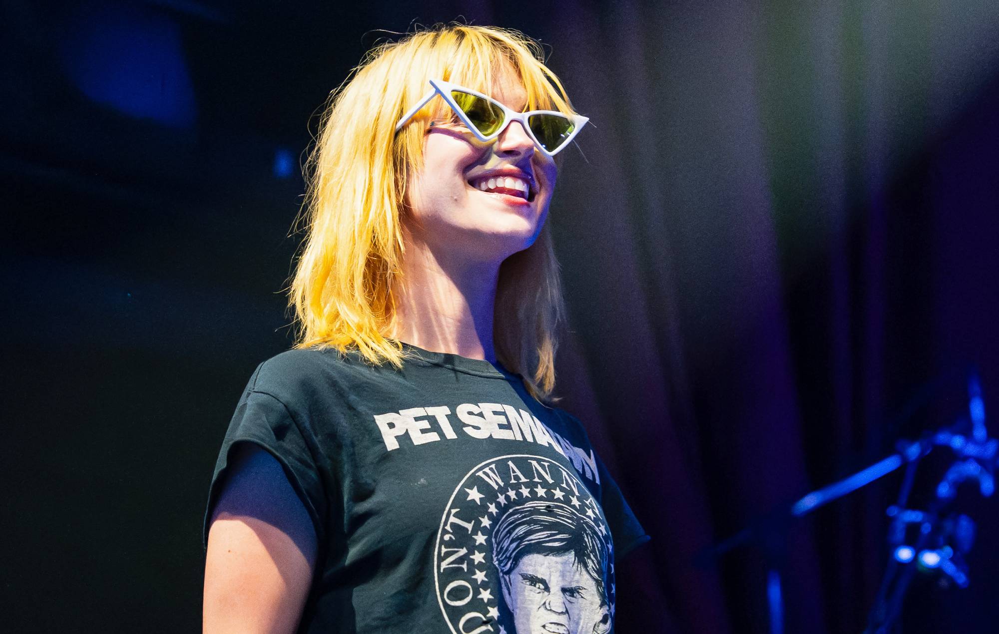 Hayley Williams udviser solidaritet ved at sætte støtteaktører, der forlod Ed Sheeran-turnéen, på en playliste før showet