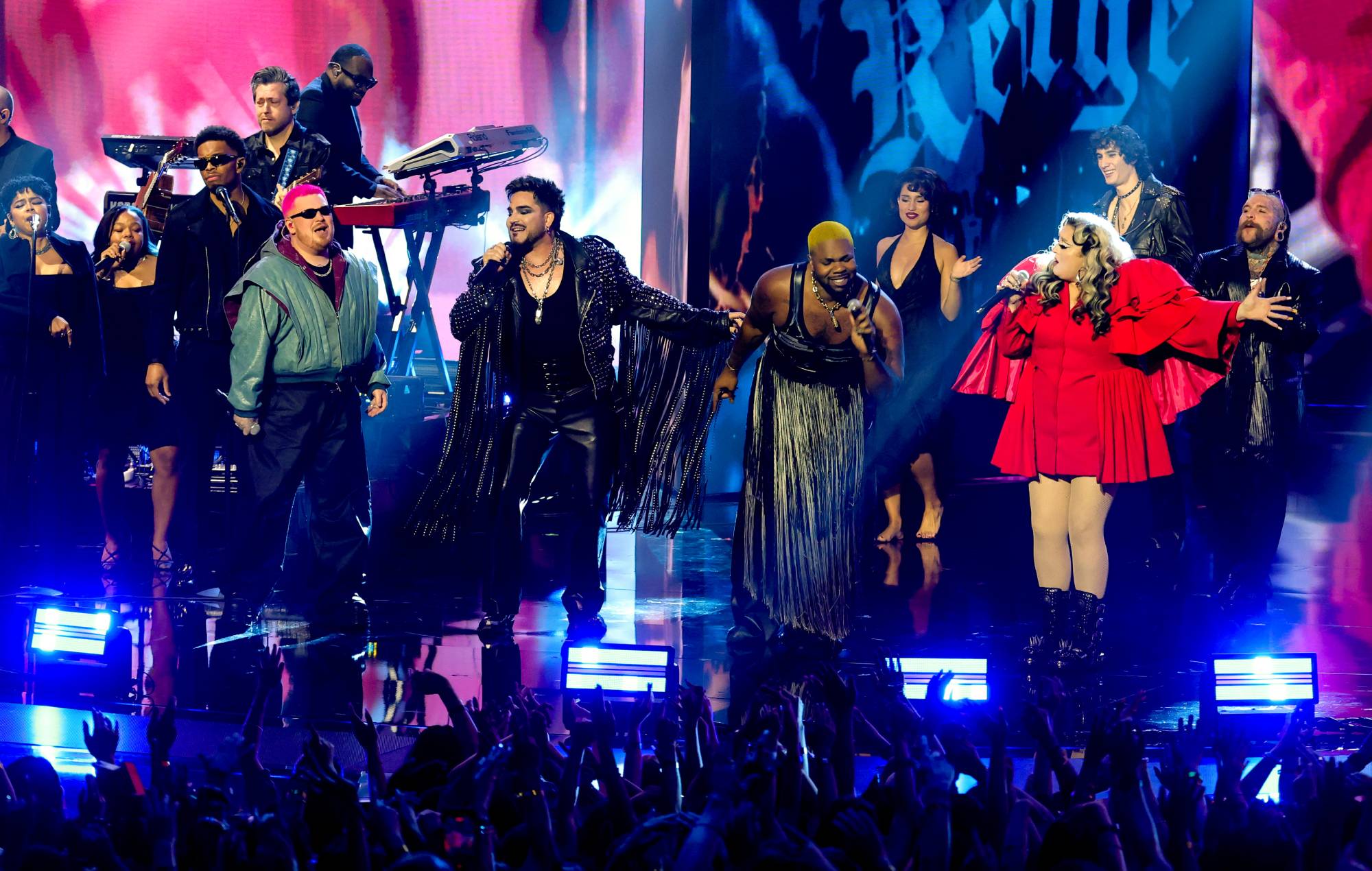 Se Sombr, RAYE, Adam Lambert og Teddy Swims' hyldest til George Michael ved VMAs