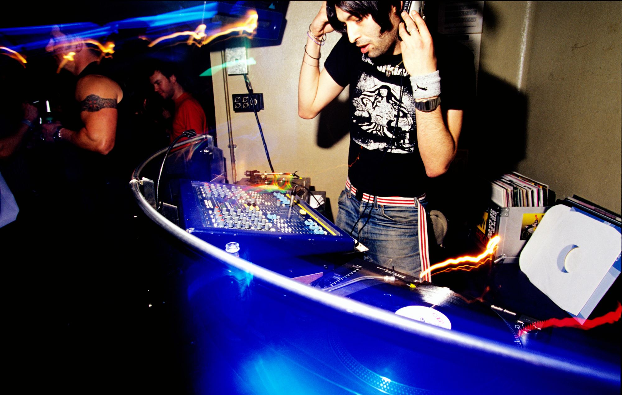 Erol Alkan DJing på The End natklub i London (Foto af Naki/Redferns)