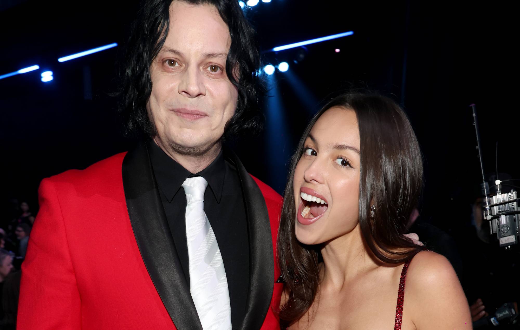 Olivia Rodrigo fortæller, hvordan hun brugte "eksorbitante mængder penge" på et ikonisk stykke The White Stripes-tøj