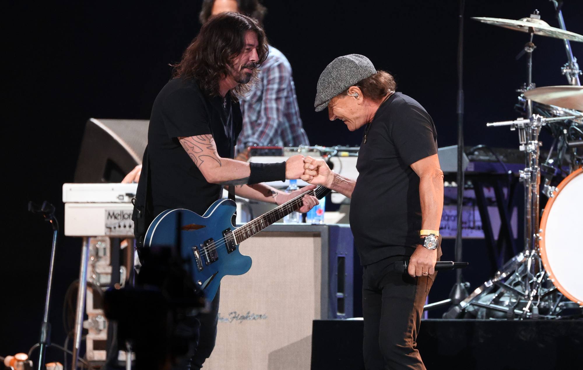 Se Dave Grohl slutte sig til AC/DC til 'Highway To Hell' ved det sidste 'Power Up'-tourshow