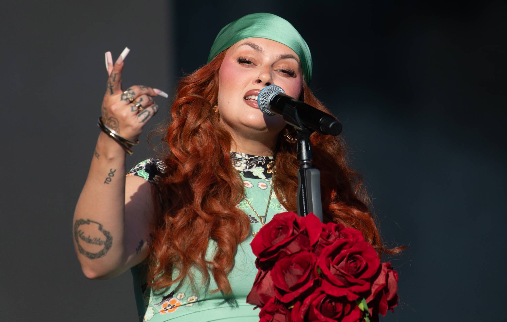 Se Sasha Keable fremføre 'Options' og 'Why' på 'Saturday Night Live UK'